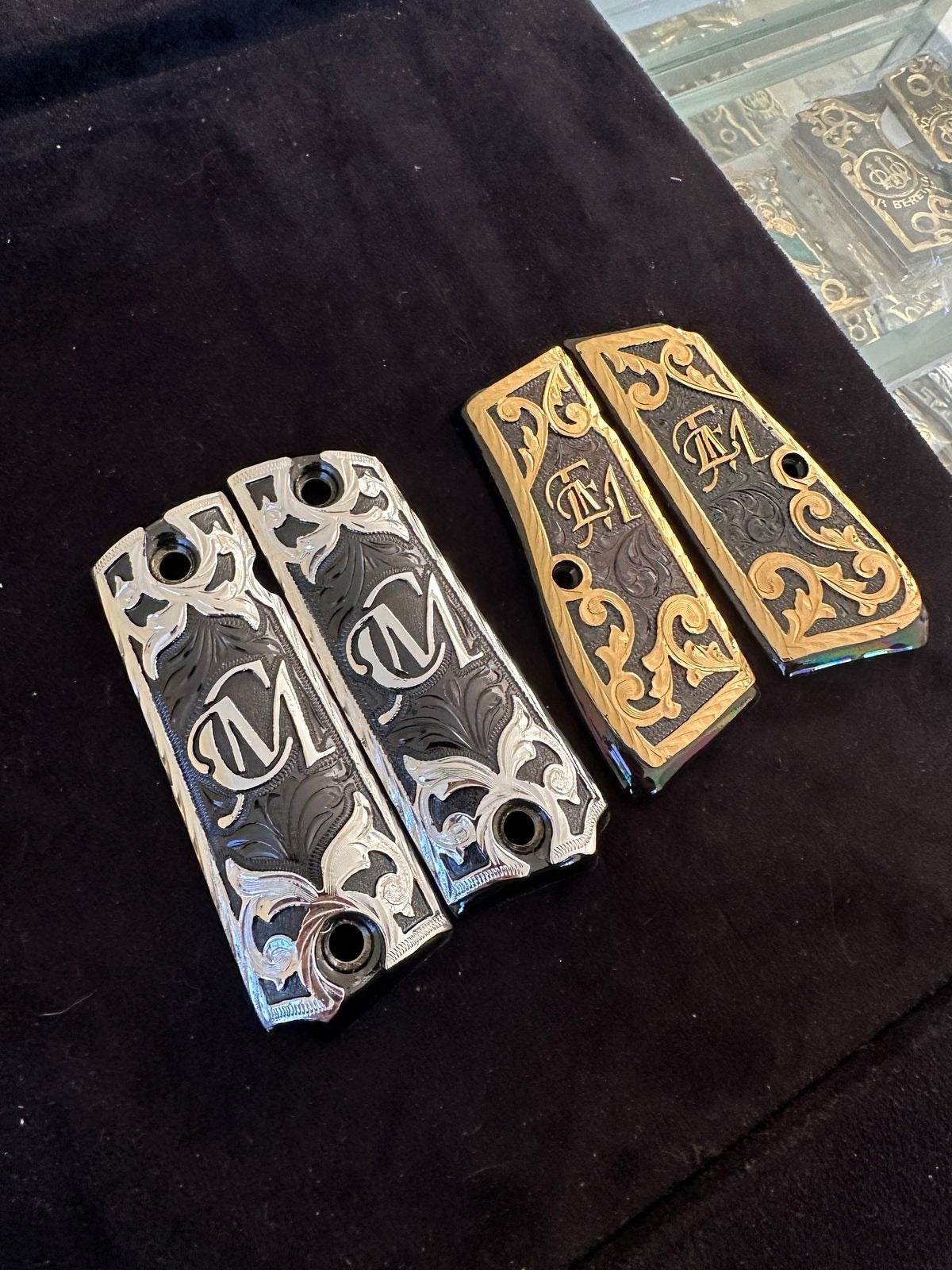 Pago de 2 pares de cachas personalizadas - Western Buckles