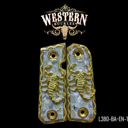 Cachas Llama 380 Grips Escorpion Resina y Oro